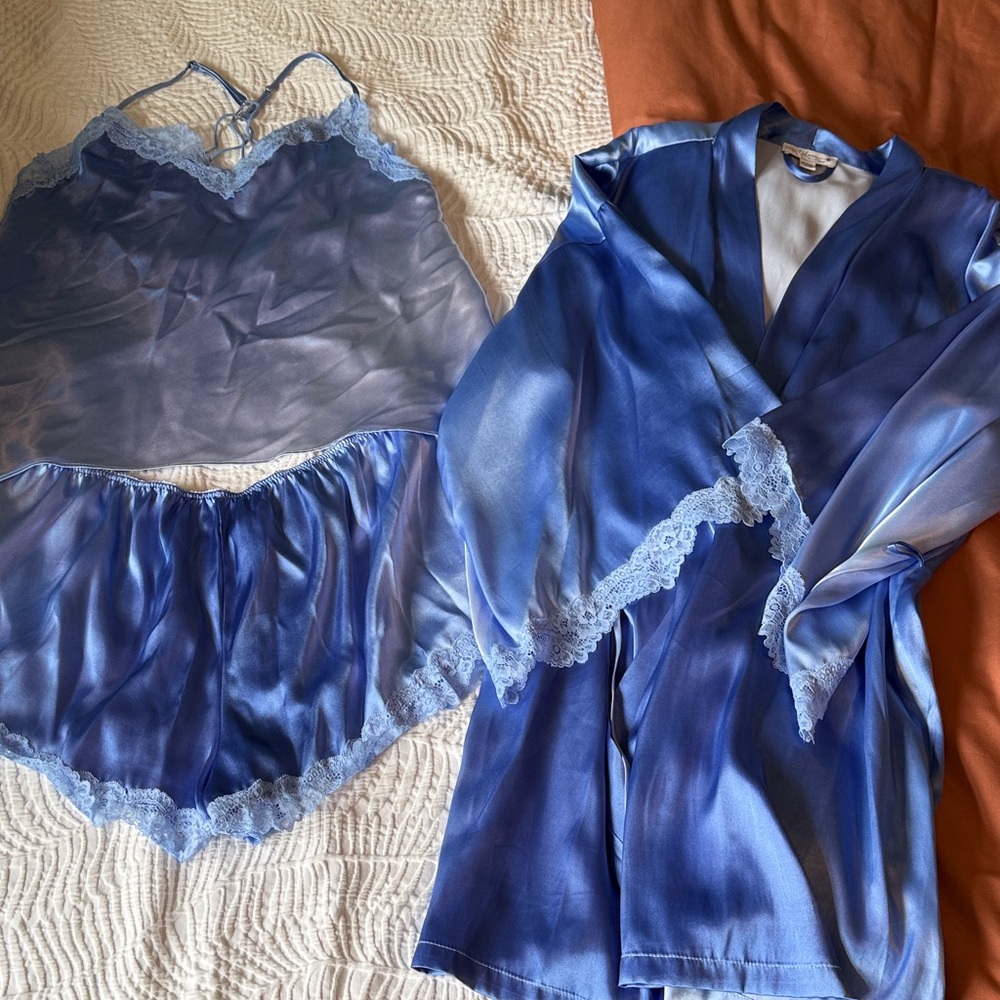 In Bloom Satin hombre Blue Pajama Set with Lace